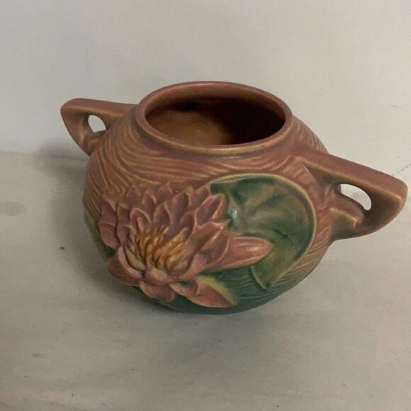 ROSEVILLE POTTERY MULTICOLOR‎ ROUND DOUBLE HANDLE LILIES CLAY VASE - Picture 1 of 3